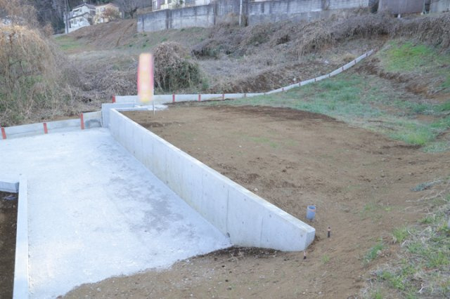 【外観】 | 家を建てる前提で土地を探している場合、地盤の丈夫さは譲れない条件の一つです。地盤が脆弱だと追加工事が必要となります。また、過去に地盤沈下や液状化現象を起こした土地は、できるだけ避けた方がいいでしょう。