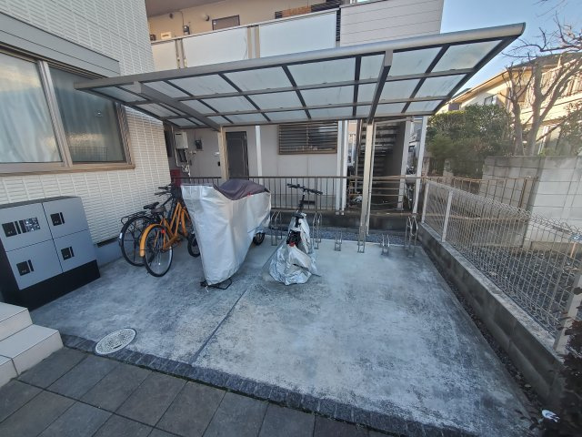 メゾンランジュの駐車場