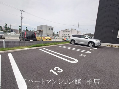 コンフォルトの駐車場