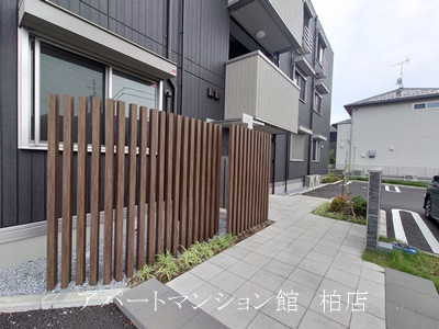 コンフォルトの周辺