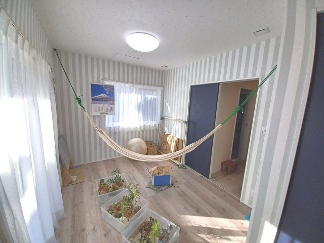 比企郡川島町大字中山 中古戸建の収納|１階7.2帖洋室
ハンモックをかけるフックを設置