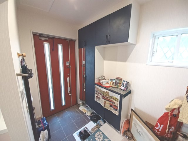 比企郡川島町大字中山 中古戸建の玄関|明るい玄関です