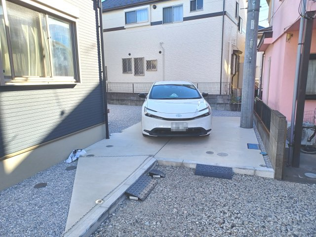 比企郡川島町大字中山 中古戸建の駐車場|駐車場に車を２台とめられます