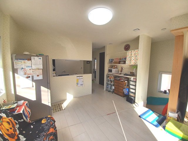 比企郡川島町大字中山 中古戸建の居間・リビング|2階ＬＤＫ
ゆったりとした13.4帖のリビングです