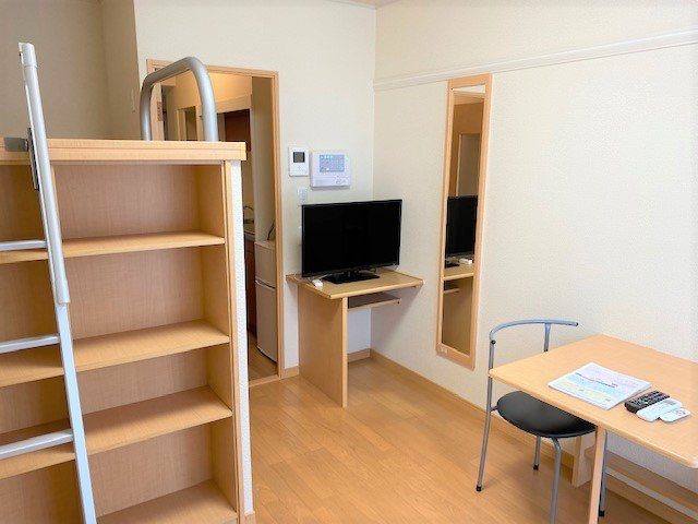 レオパレスグリーンハイツ島崎の居間・リビング