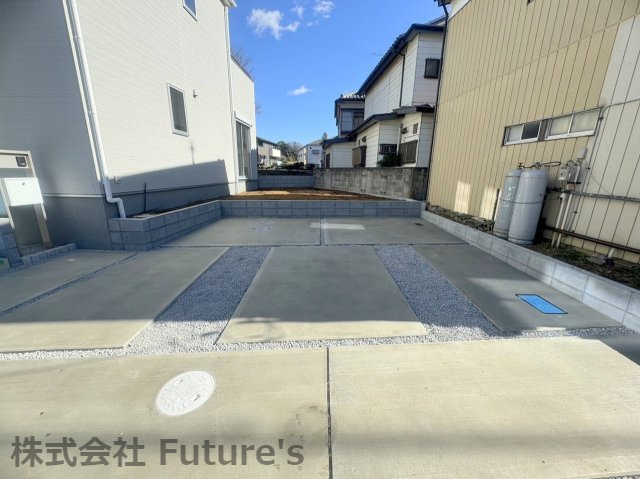 松伏町大字築比地　新築戸建　全1棟の駐車場|カースペース並列2台駐車可能