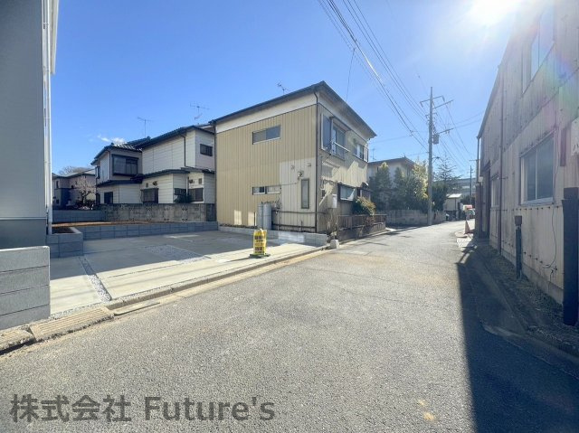 松伏町大字築比地　新築戸建　全1棟の前面道路含む現地写真|前面道路含む現地写真です。