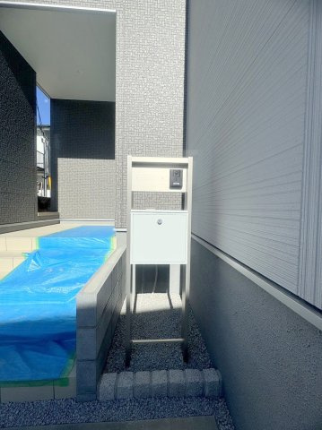 松伏町大字築比地　新築戸建　全1棟のエントランス|玄関アプローチ