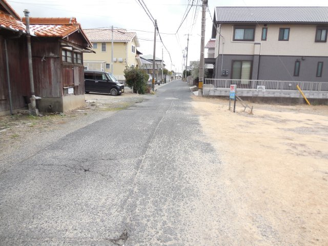 【前面道路含む現地写真】 | 前面道路からの出入りもしやすい接道状況です。