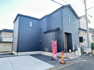 【外観】 | 3LDK。全居室6帖以上のゆったりとした間取り。
ウォークインクローゼットを各お部屋に完備！シューズインクローゼットもあります。
収納豊富で暮らし心地を重視しました。
南向きバルコニーで日当たり良好♪