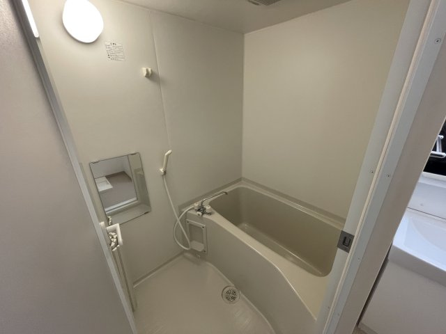 ロゼックⅡ南大高の浴室|別部屋同一間取りのお写真となります。