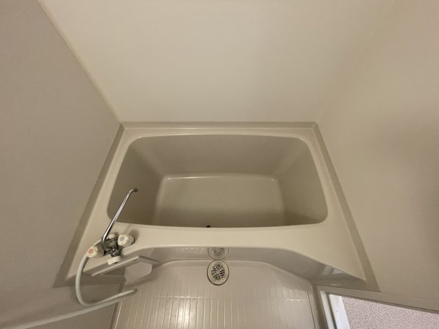 ロゼックⅡ南大高の浴室|別部屋同一間取りのお写真となります。