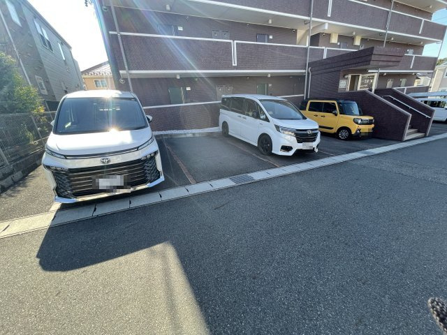 ロゼックⅡ南大高の駐車場