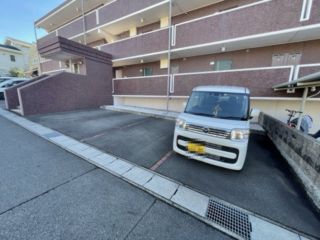 ロゼックⅡ南大高の駐車場
