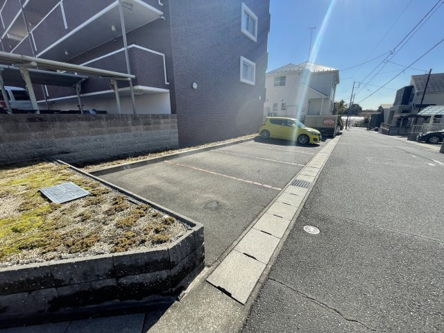 ロゼックⅡ南大高の駐車場