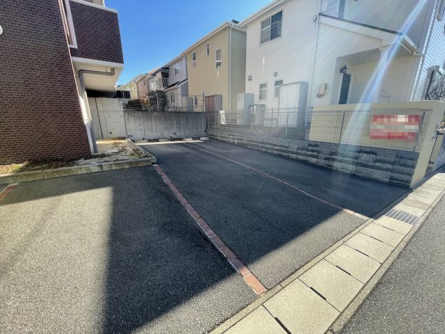 ロゼックⅡ南大高の駐車場