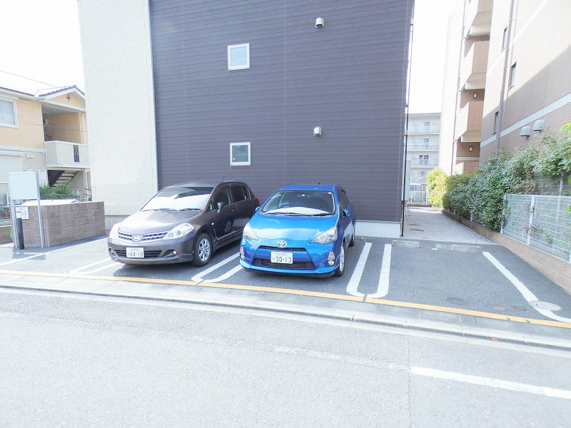 フェイバーJ・OⅢの駐車場