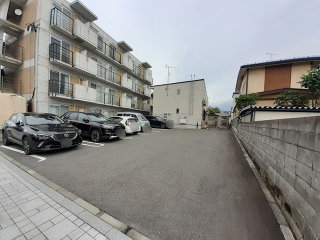 ゾンネンブルーメの駐車場|駐車場