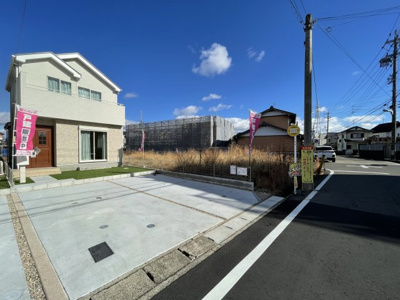 【前面道路含む現地写真】 | Heartful Town　小牧市久保一色南　全３棟＜仲介手数料無料＞一色小・岩崎中　新築一戸建て | LINEから簡単お問合せ可能！
友達検索で@nqk7328tです！。