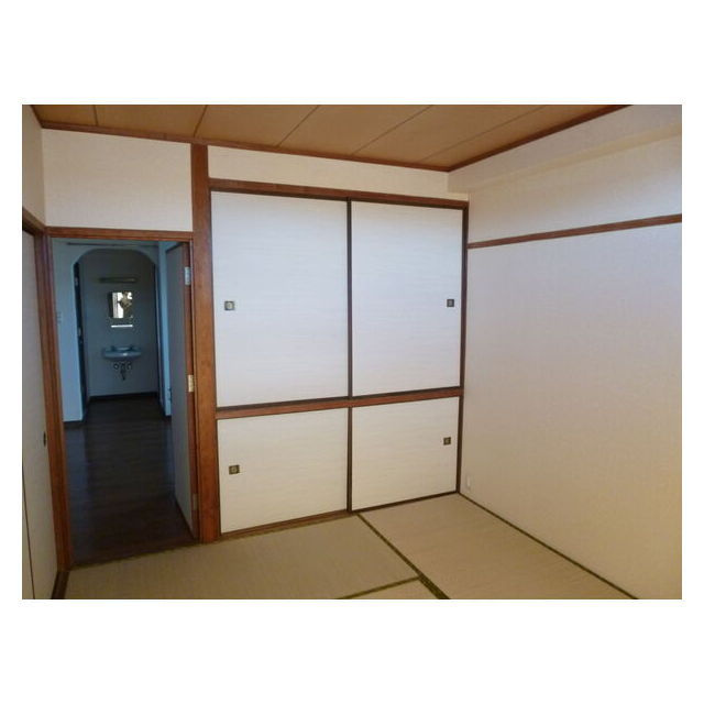 岐阜市茜部菱野１丁目のアパートの収納