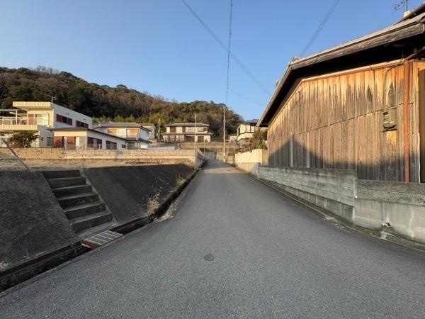 和歌山市直川中古戸建の前面道路含む現地写真