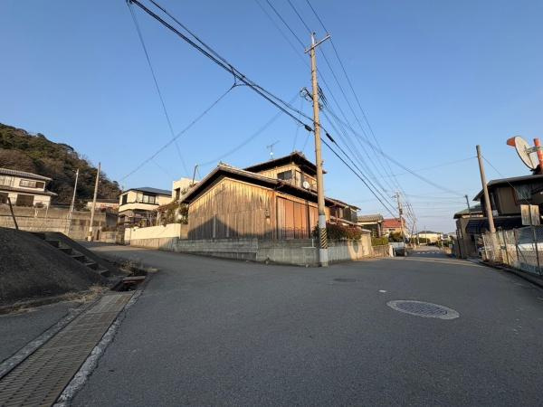 和歌山市直川中古戸建の前面道路含む現地写真