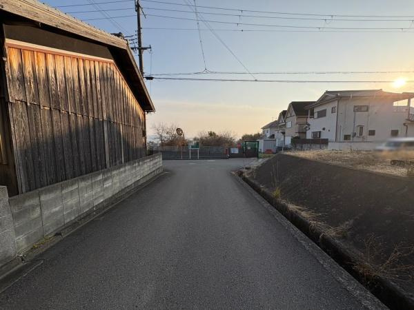 和歌山市直川中古戸建の前面道路含む現地写真