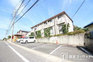 【駐車場】