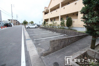 【駐車場】