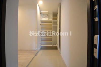 【玄関】 | レジュールアッシュ谷町四丁目グランクラス | ゆったりとした玄関です