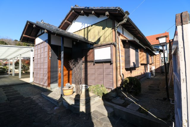足利市大正町の中古一戸建の外観|南玄関で陽当たり良好です(^ ^)