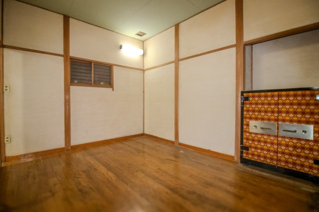 足利市大正町の中古一戸建の洋室|重い家具を置きやすく、身の回りの整理がしやすいですね(^ ^)
