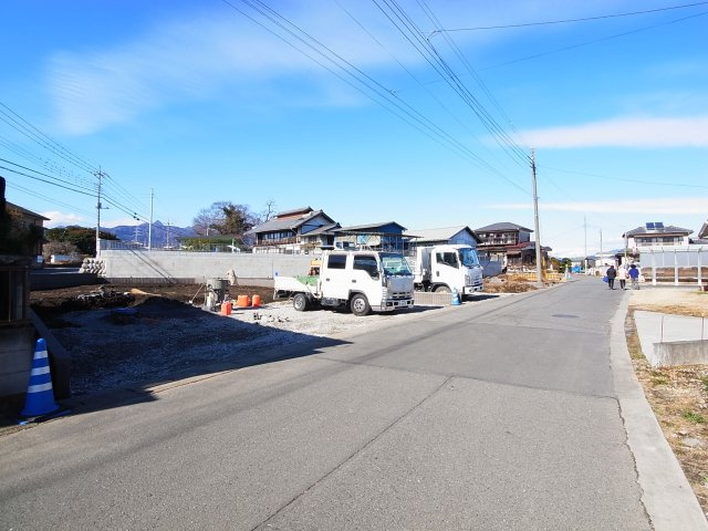 新築　北群馬郡吉岡町大久保第7　Livele Garden.S　1号棟の前面道路含む現地写真|現地写真　東側接道幅員約4.8ｍ