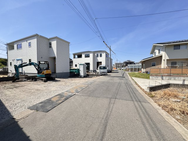 新築　北群馬郡吉岡町大久保第7　Livele Garden.S　2号棟の前面道路含む現地写真|現地写真　東側接道幅員約4.8ｍ