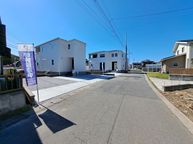 新築　北群馬郡吉岡町大久保第7　Livele Garden.S　3号棟の前面道路含む現地写真|現地写真　東側接道幅員約4.8ｍ