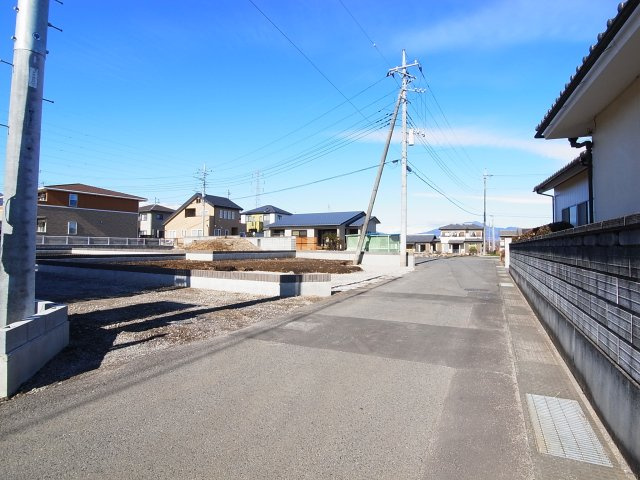 新築　北群馬郡吉岡町大久保第6　Livele Garden.S　2号棟の前面道路含む現地写真|現地写真　東側接道幅員約4.5ｍ