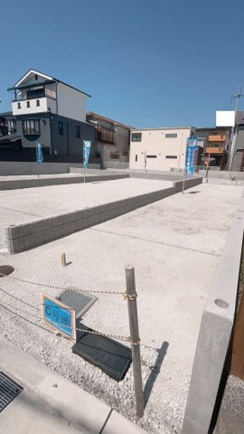 ルミエールタウン高見の里3期の前面道路含む現地写真