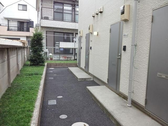 小金井ハルハウス２号棟のエントランス