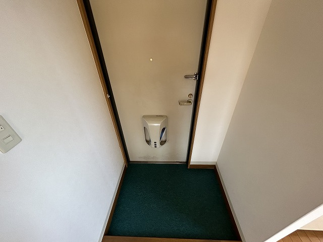 カーサベレッツァの玄関|収納もある玄関です