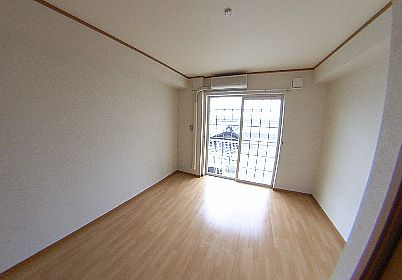 和泉市伯太町５丁目のアパートの居間・リビング|こちらのリビングで趣味の時間をお楽しみください