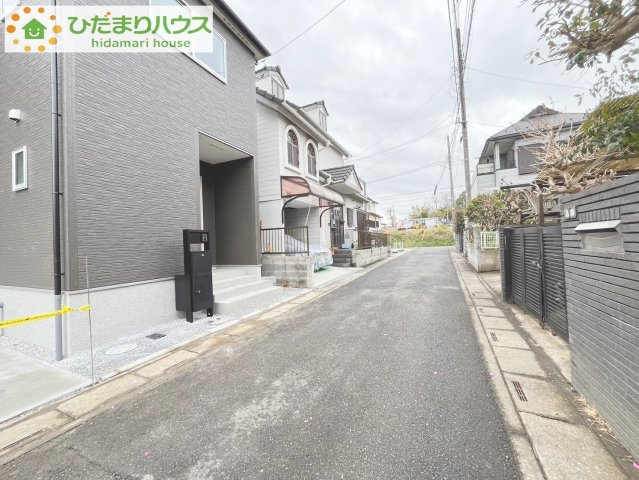 蓮田市馬込　23-1期　新築一戸建て　リナージュ　01の前面道路含む現地写真|閑静な住宅街で穏やかな新生活☆彡
陽当り・通風良好な角地物件です！