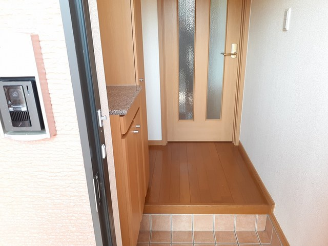 白山ヒルズⅡ弐番館の玄関