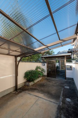 嵯峨釈迦堂門前南中院町の駐車場