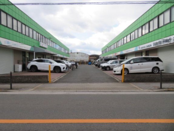 大阪市生野区巽中２丁目の倉庫の駐車場