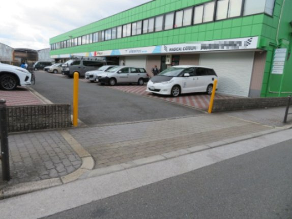 大阪市生野区巽中２丁目の倉庫の駐車場
