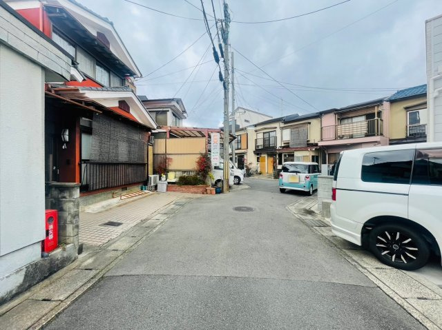 太秦樋ノ内町の前面道路含む現地写真
