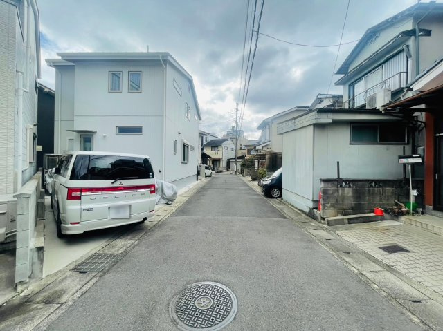 太秦樋ノ内町の前面道路含む現地写真