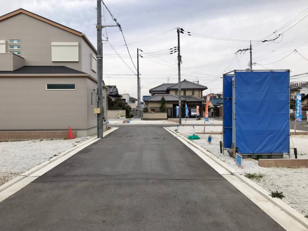 ルミエールタウン天美パート1の前面道路含む現地写真