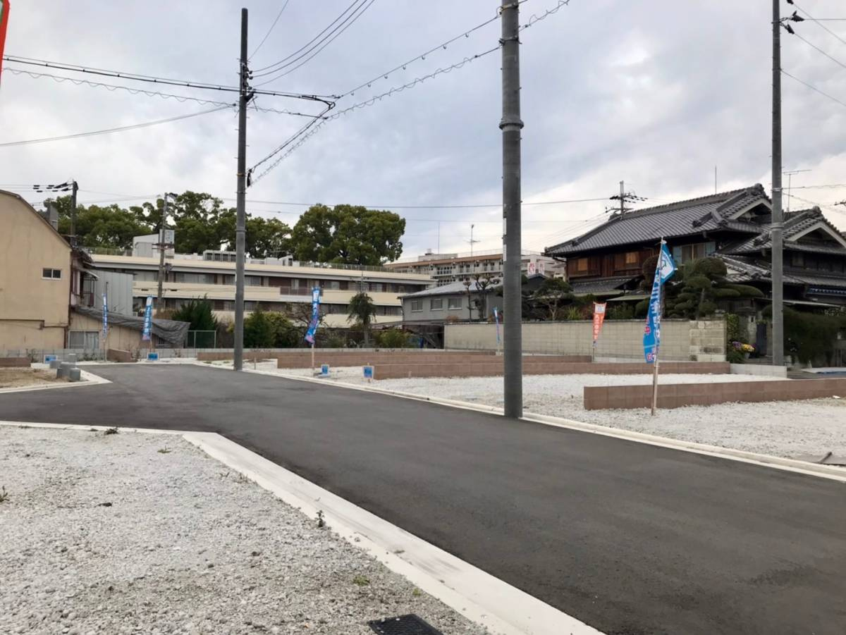 ルミエールタウン天美パート1の前面道路含む現地写真
