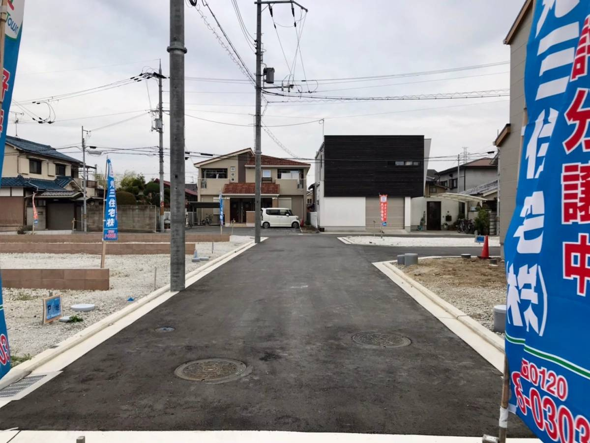 ルミエールタウン天美パート1の前面道路含む現地写真